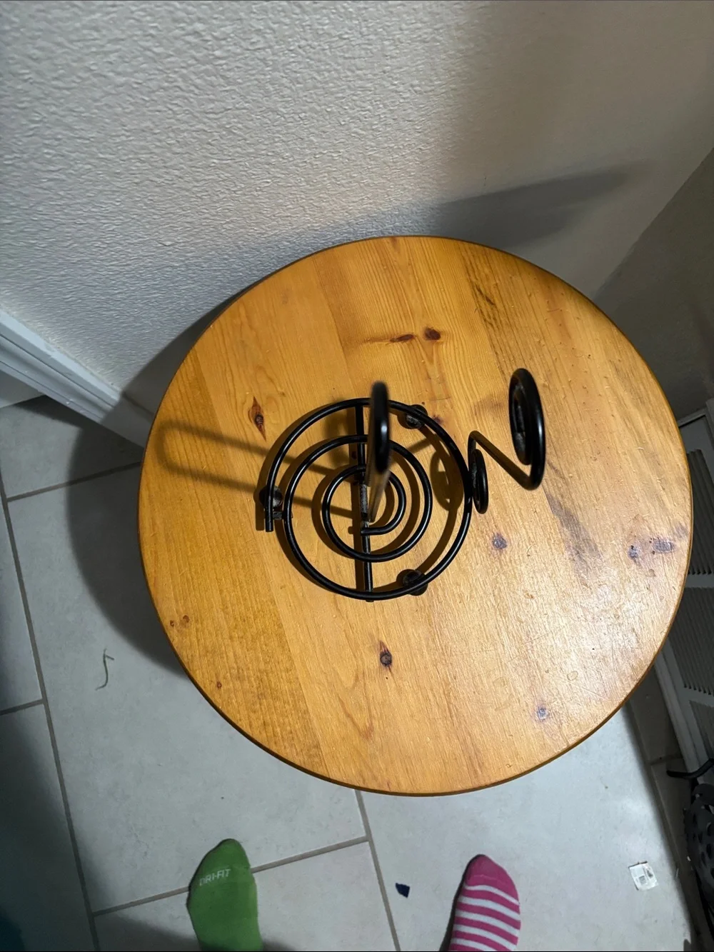 Black Metal Spiral Paper Towel Holder